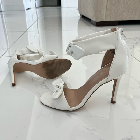 BCBG White Bow Leather Heels size 7 - Picture 5 of 7